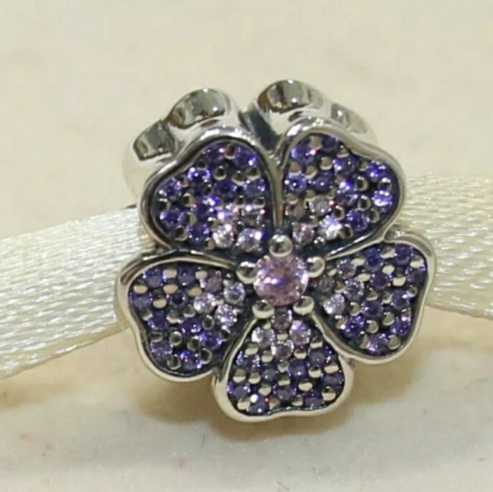 Pandora Sparkling Primrose Charm. - image 3